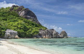 Derniers blogs de l'entreprise sur Un développeur français obtient 5,7 millions de dollars de financement pour un projet de centrales photovoltaïques flottantes de 5,8 MW aux Seychelles