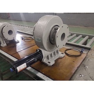 Commande verticale anticorrosion de pivotement de C4 C5 pour le système de piste solaire 60kNm tenant le couple